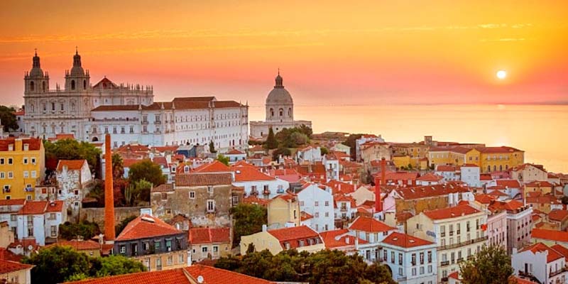 Стоит ли искать работу в Португалии?